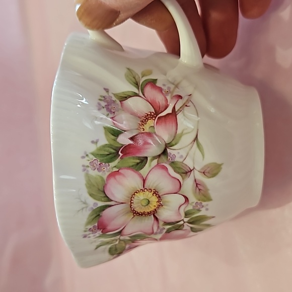 Vintage "Prairie Rose" cup and saucer by Queen's England. - Picture 2 of 8